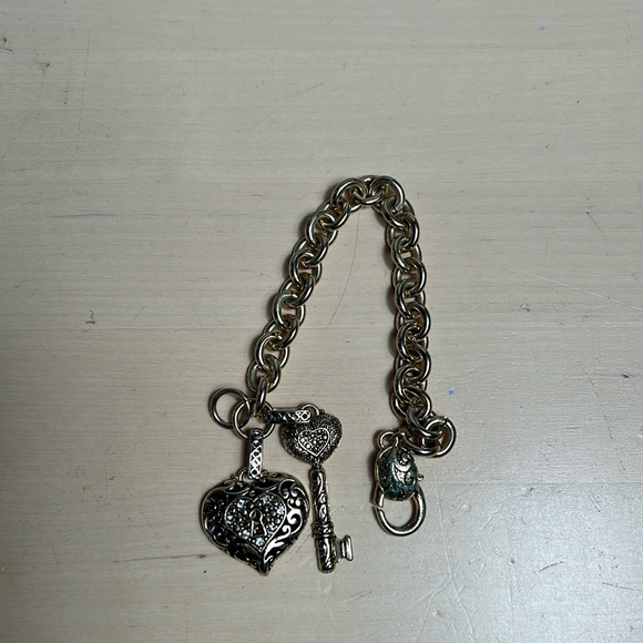 Heart and key gold tone charm bracelet 9” - Picture 1 of 12